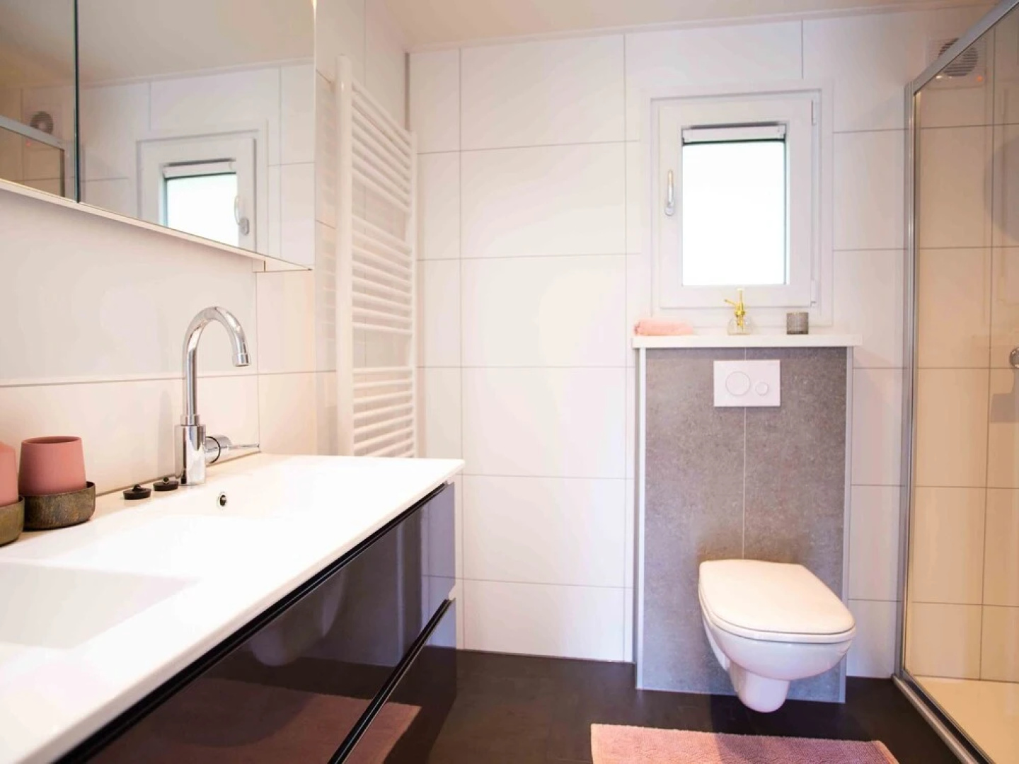 Modern chalet with a dishwasher, located in Park De Veluwe
