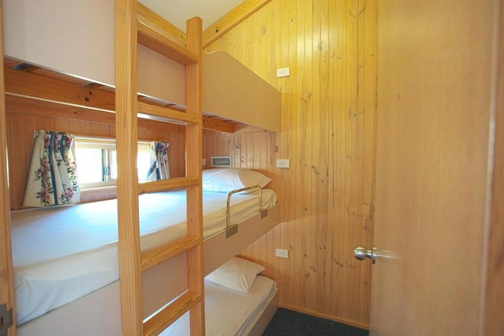 Jindabyne Holiday  Caravan Park