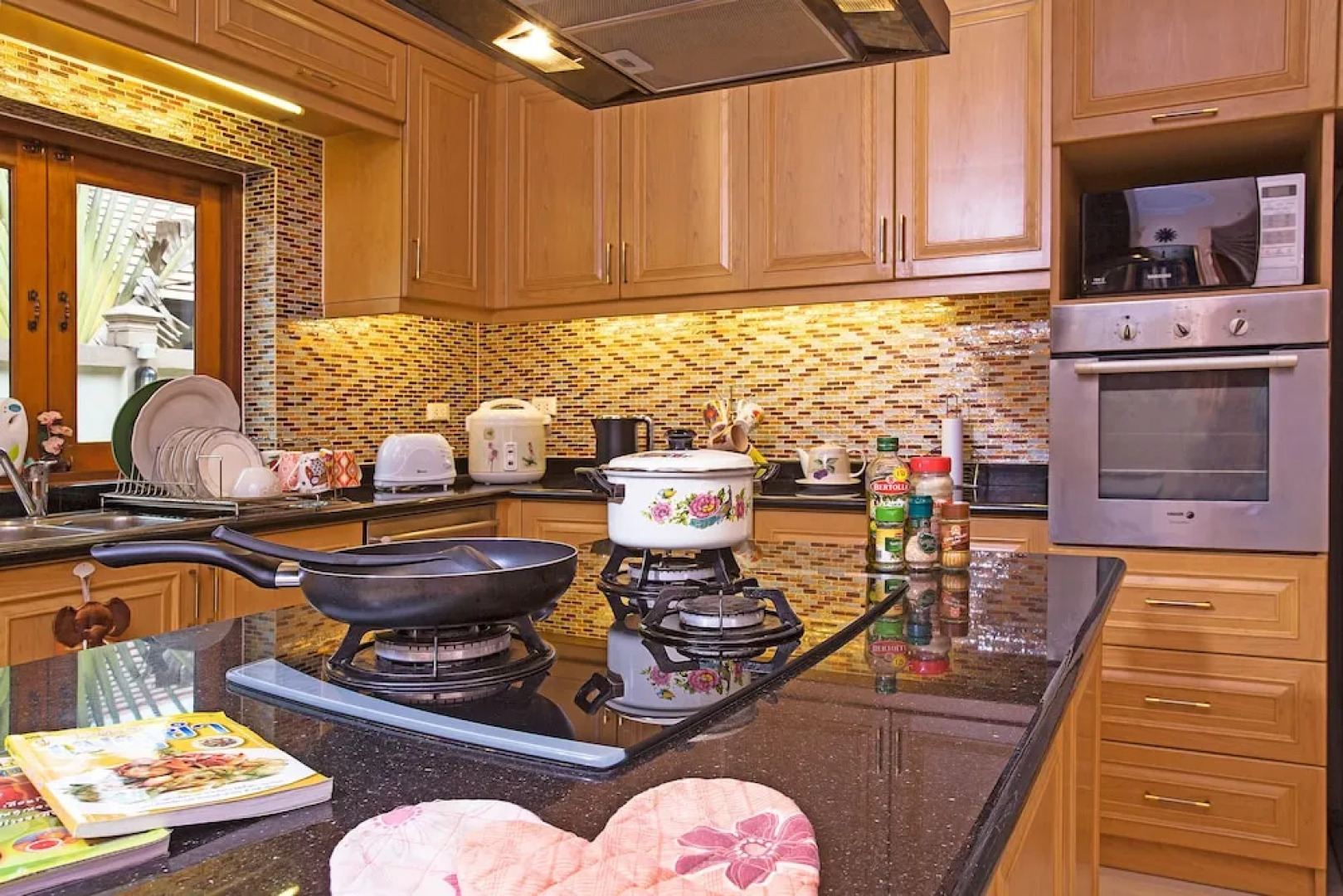 Relaxing Palm Pool Villa