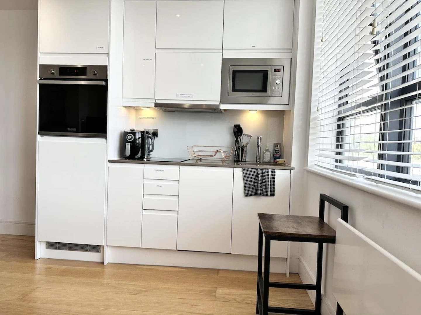 Condo Apartment With Workspace