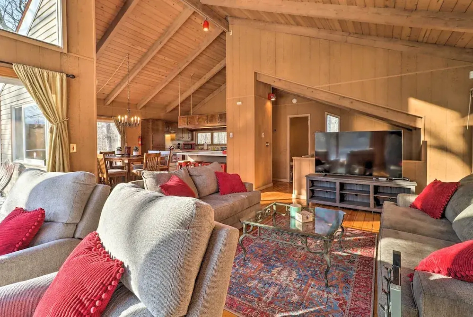 Fire Pit & Grill: Lakefront Poconos Cottage!