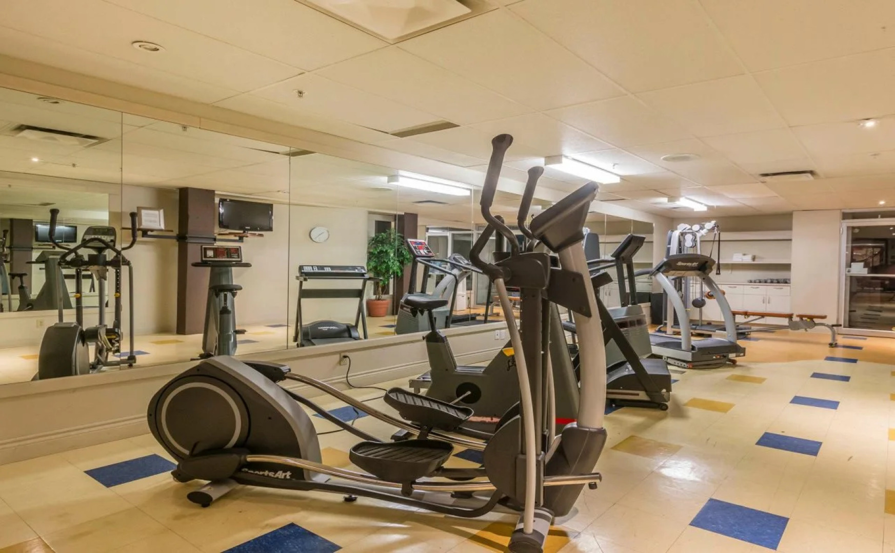 Travelodge by Wyndham Hotel & Convention Centre Quebec City