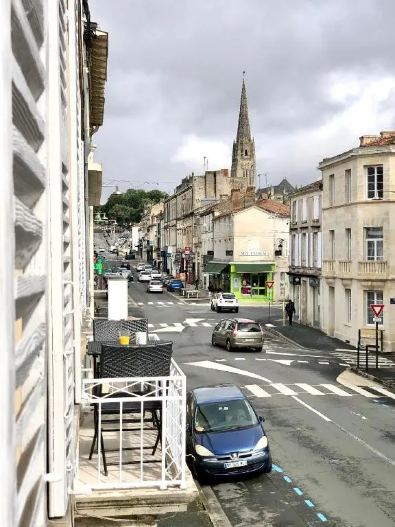 L'audacieux Studio Lumineux Renove Et Equipe En Centre Ville