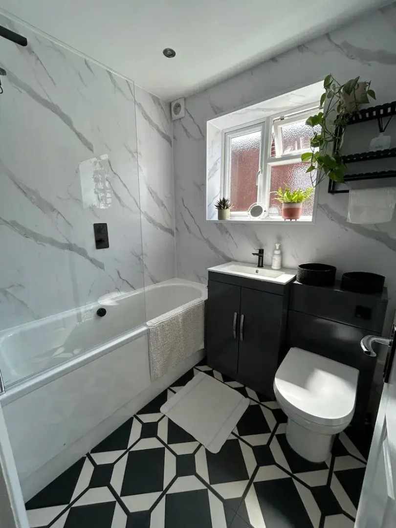 Homely 2-bed Apartment - Sleeps 3 & Parking