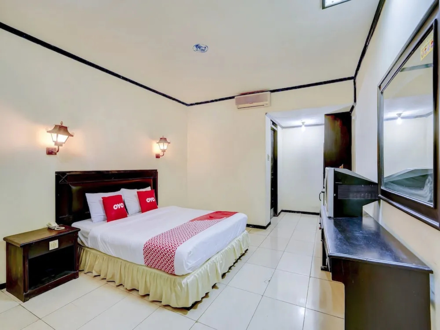 Hotel Lumajang New by OYO Rooms