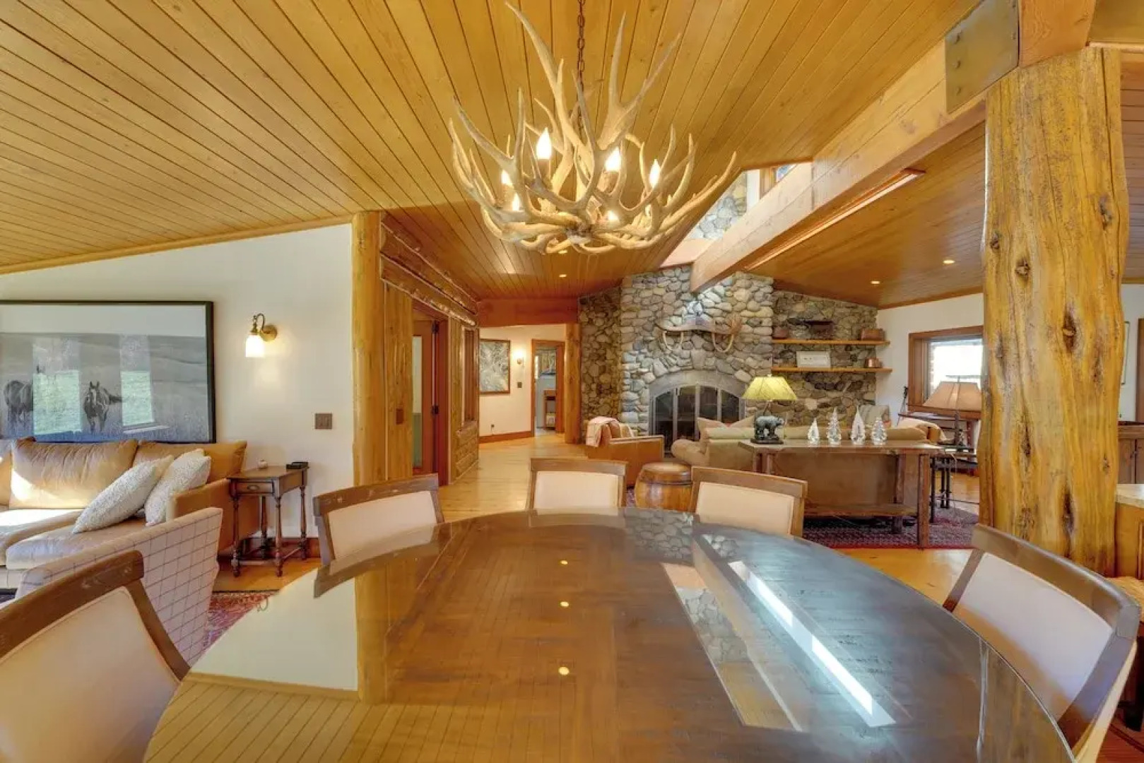 Sun Valley Log Home w/ Hot Tub & Mtn Views!