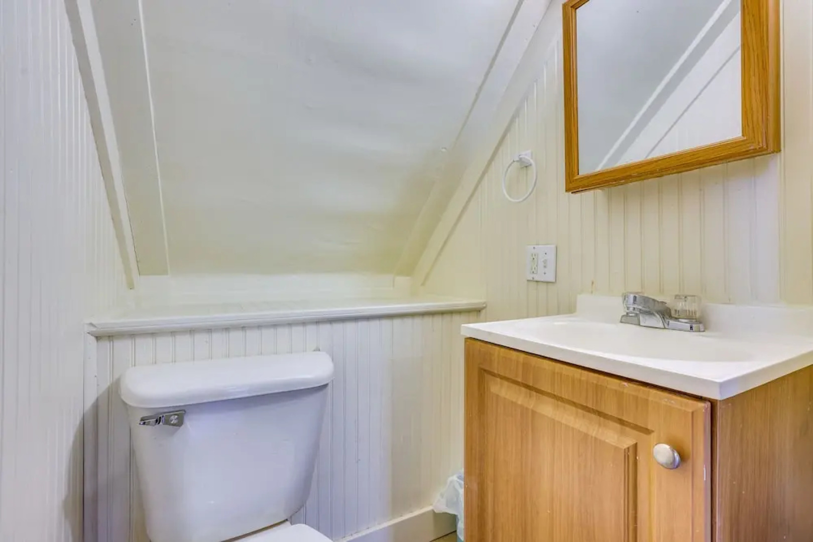 3 Mi to Golf - Beatrice Vacation Home!