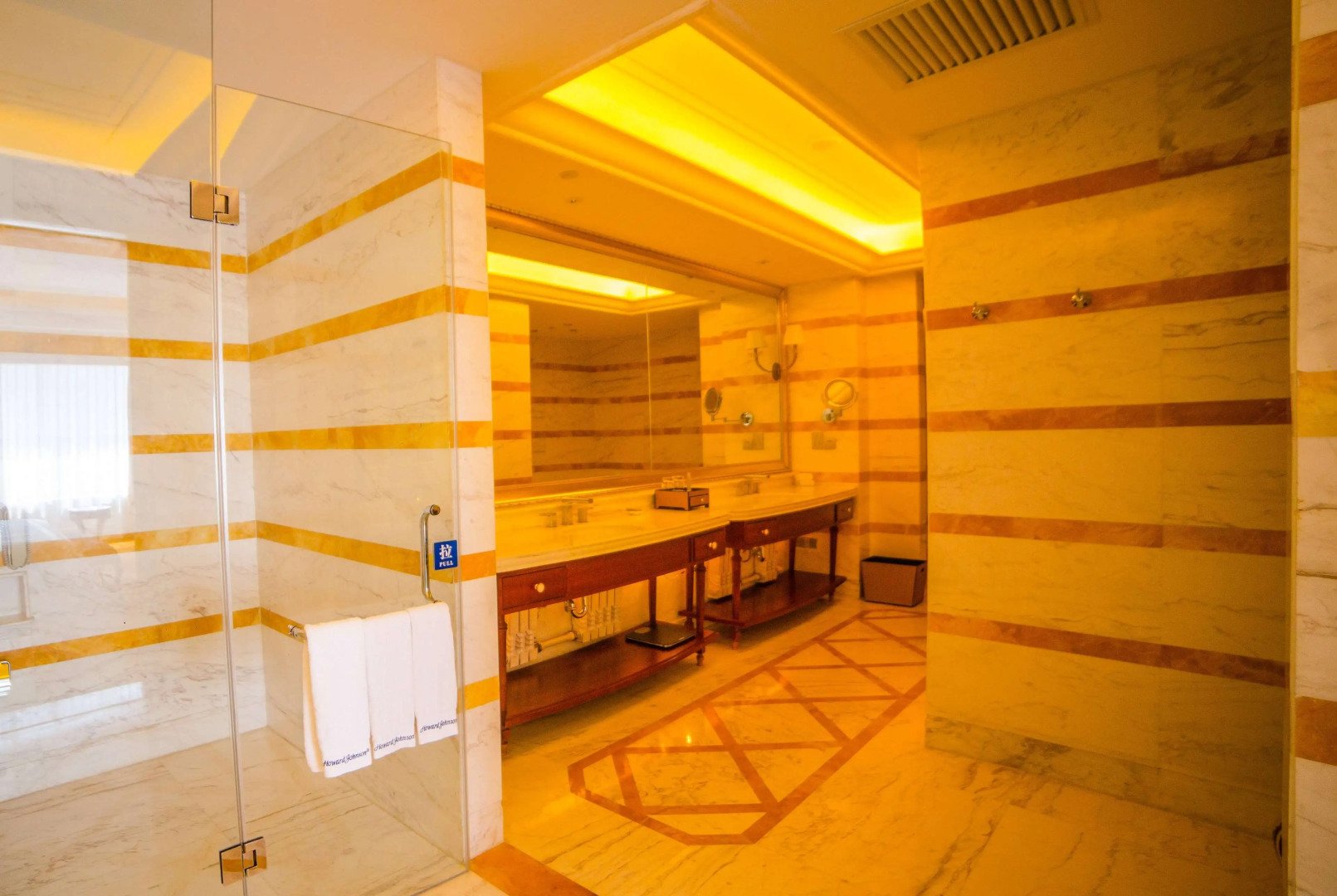 Howard Johnson by  Domando Plaza Wulanchabu