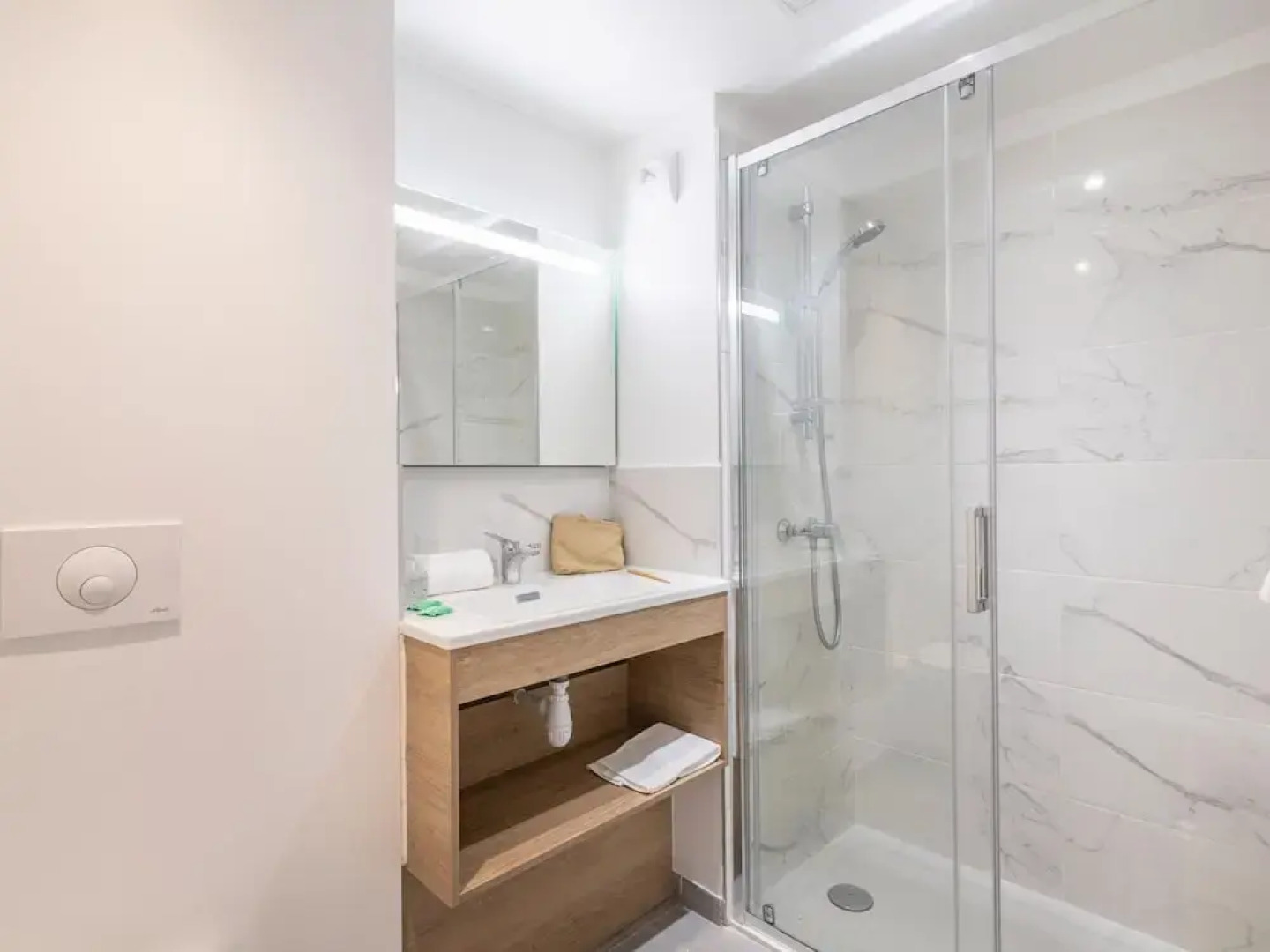 Nice Apartment With Shared Pool