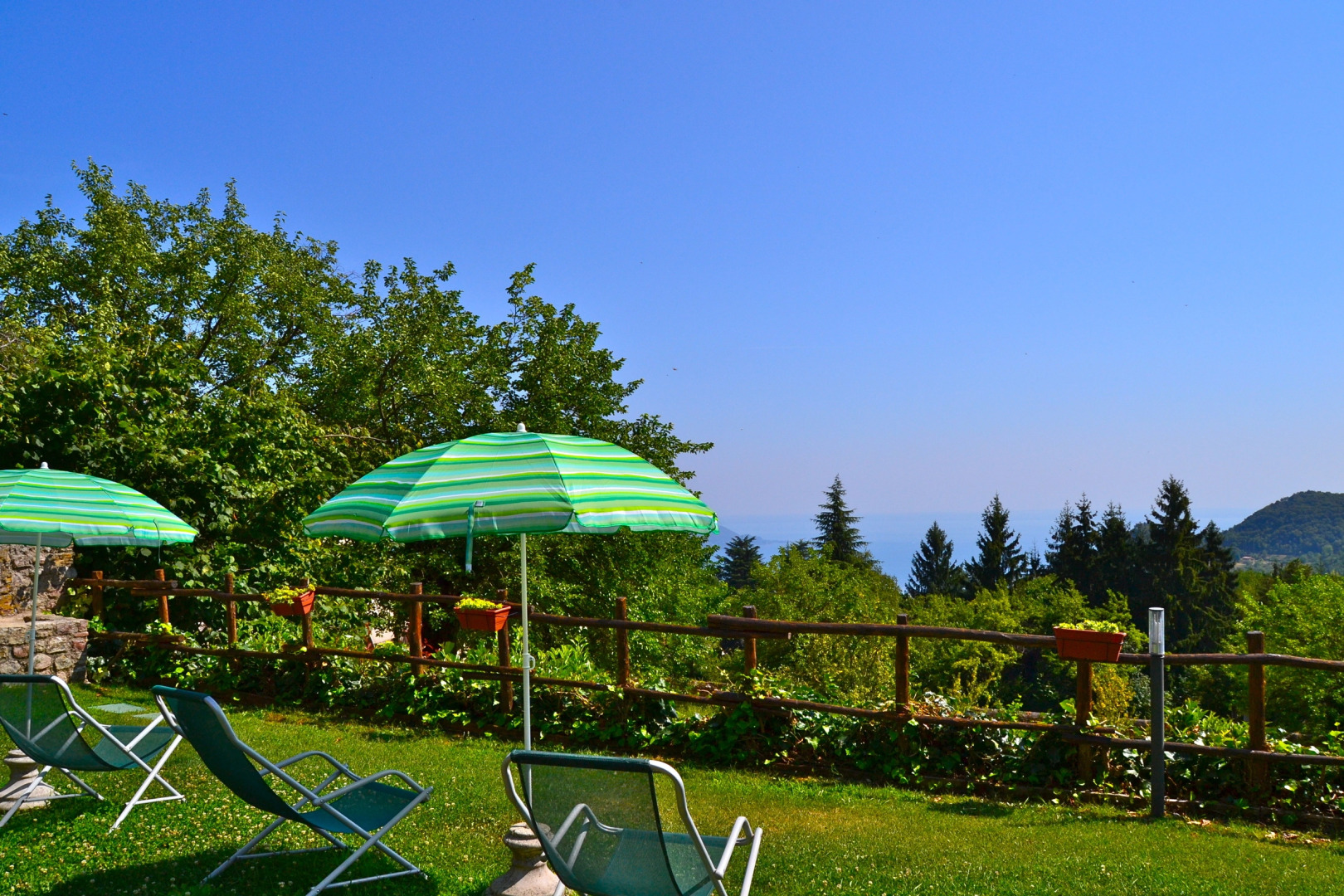 Liano Iris - Terrace & parking place