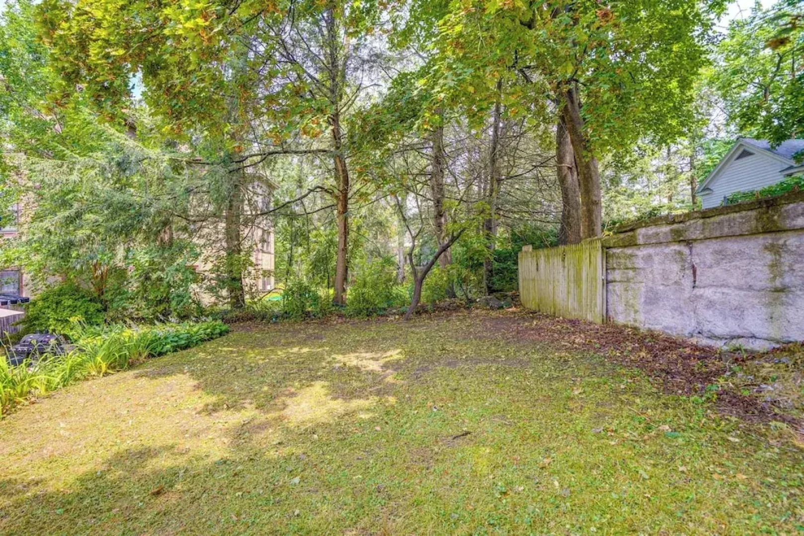 Walk to Nott Memorial: Studious Retreat Near Eats