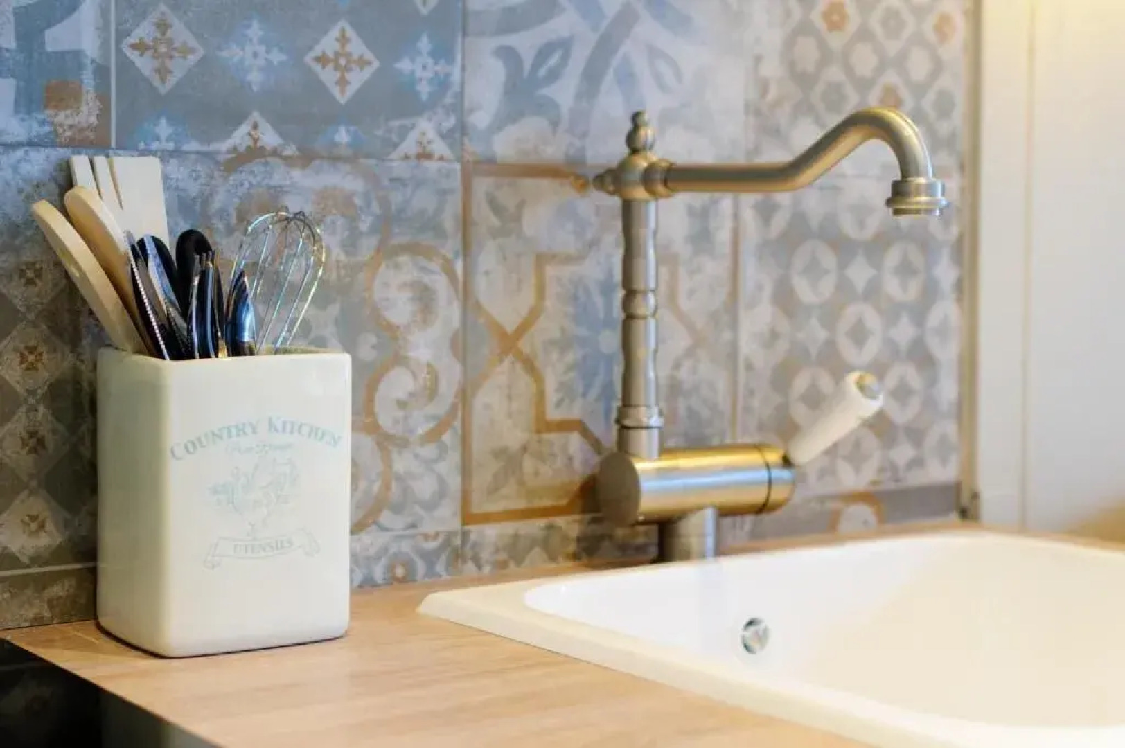 The Beach House - Studios & Suites