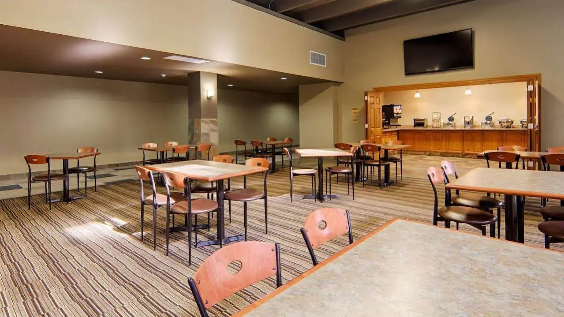 Norwood Inn & Suites