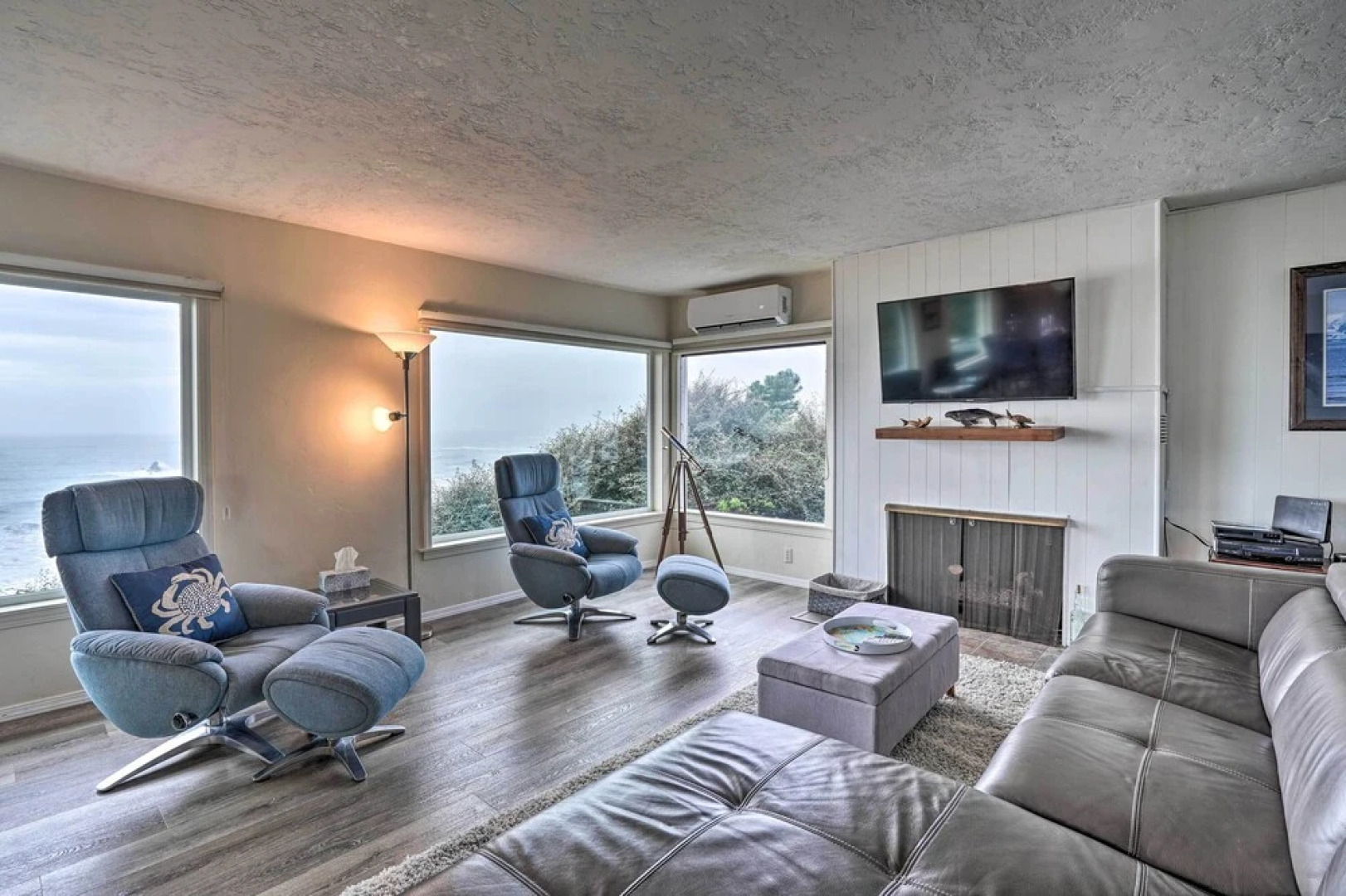 Serenity By The Sea - Chic Oceanfront Home w/ Deck