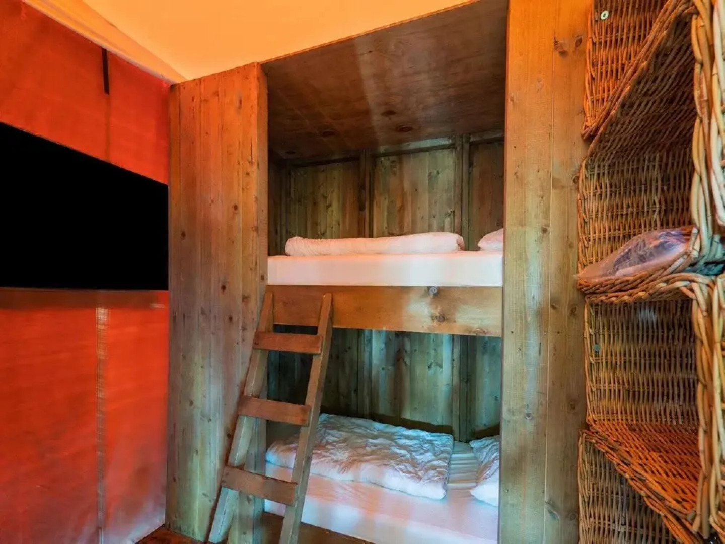 Unique, Comfortable Tent Houses on a Small Holiday Park a 5 Minute Walk From the sea