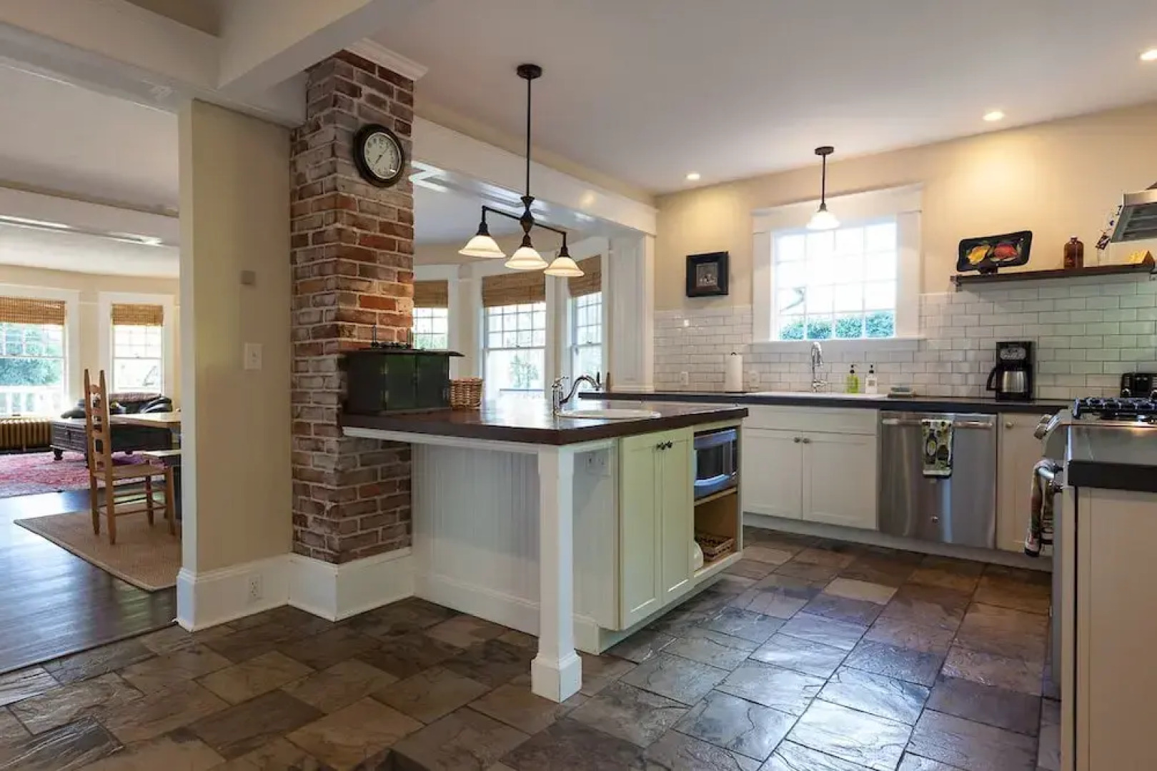 Cascade Chic 3 Bedroom Home by RedAwning