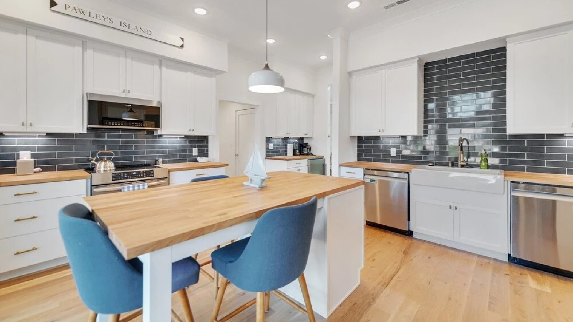 Great Place To Relax And Enjoy A Peaceful Vacation! 4 Bedroom Home by Peace Vacations