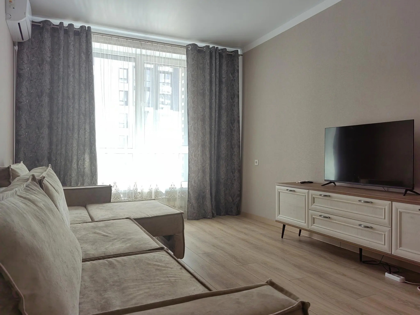 Апартаменты на проспекте Российский 13