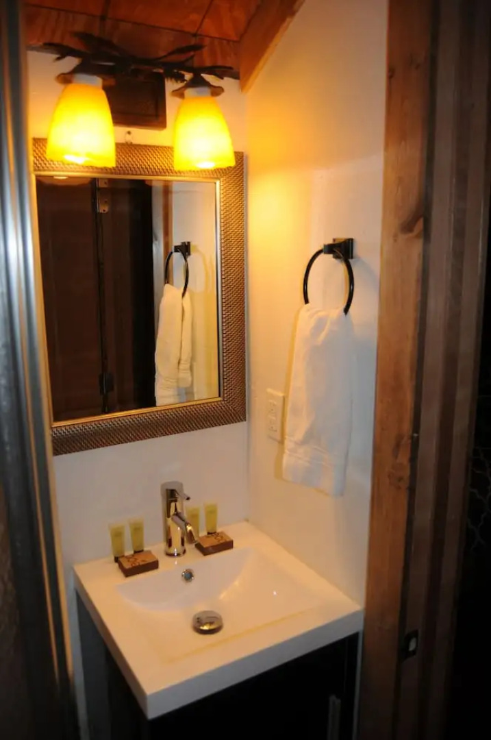 Yellowstone Motel - Adults Only