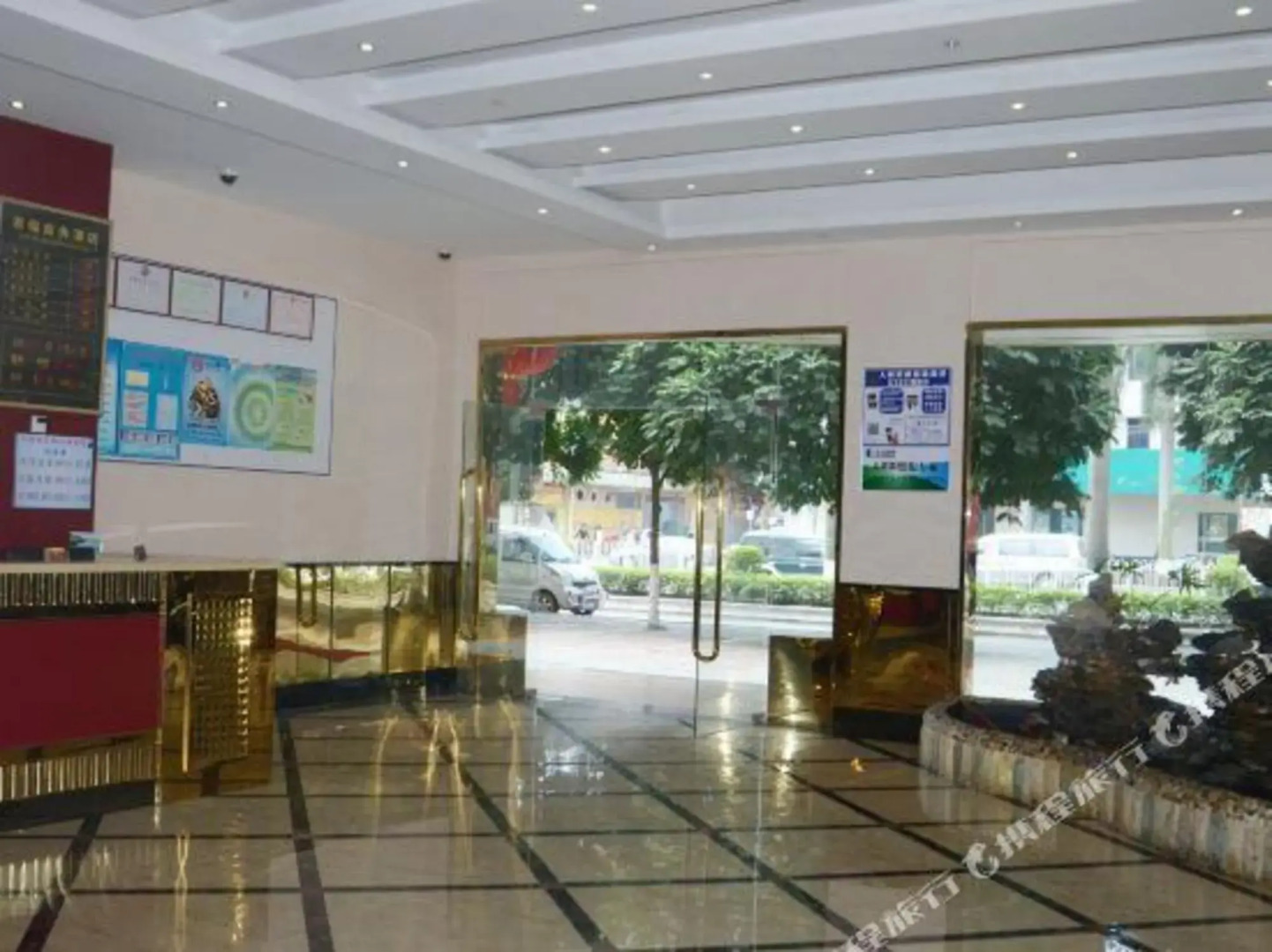 Mazhang Junfu Business Hotel