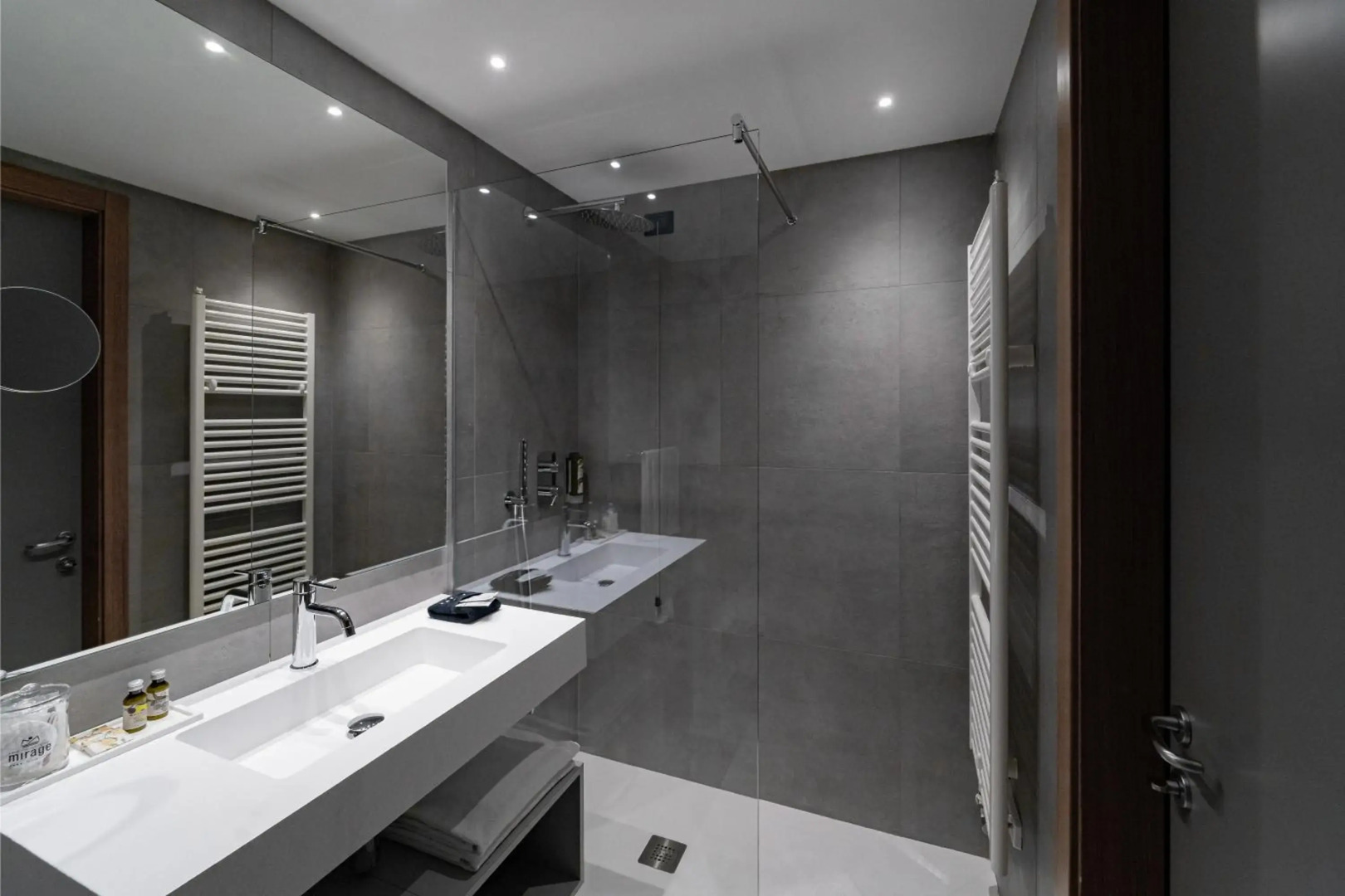 Lake Front Hotel Mirage