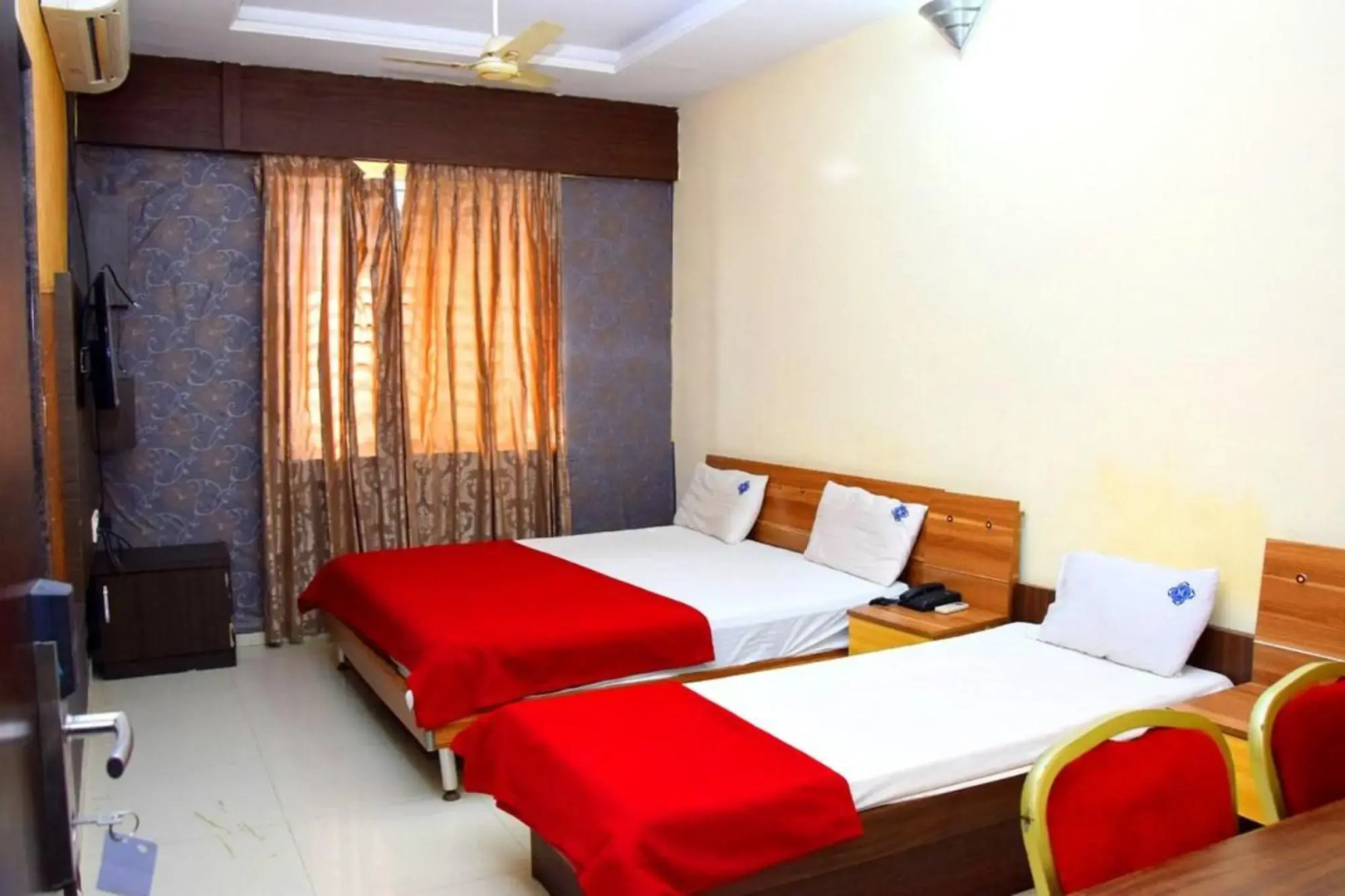 Nakshatra Comforts by OYO Rooms