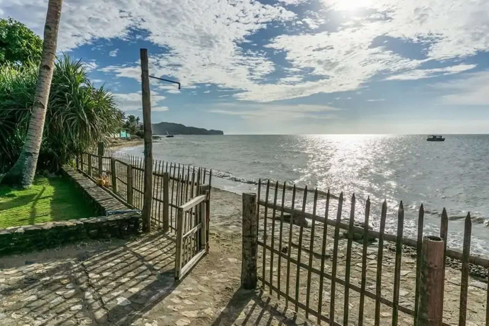 Oceanview Guest House by HangOut Beach & Resort