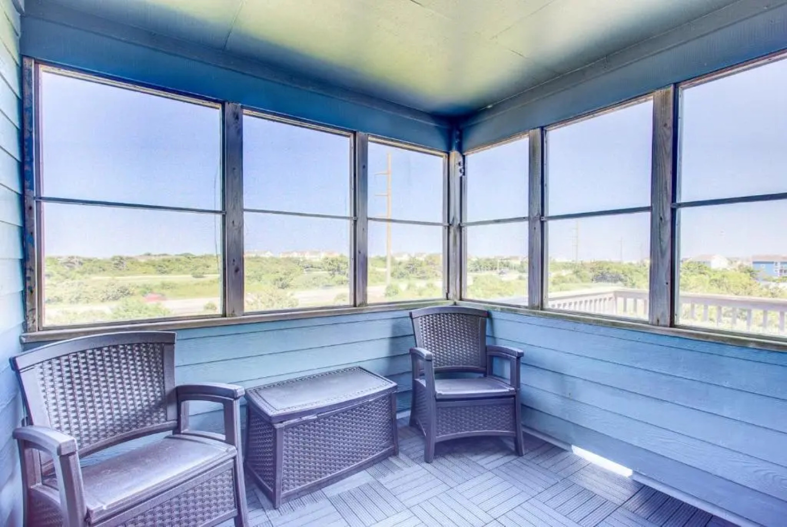 6170 - Poolside Paradise