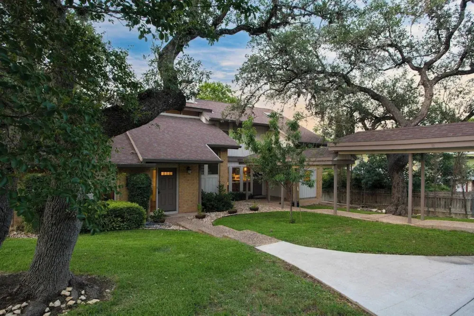 Travis by Avantstay Waterfront Lake Retreat