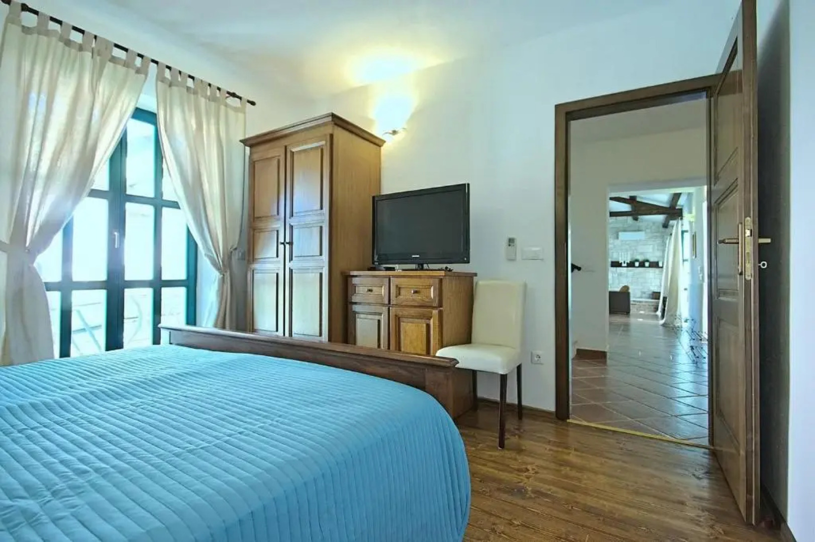 Beautiful Villa In A Quiet Area, With Enclosed Garden, Private Swimming Pool And Outdoor Kitchen