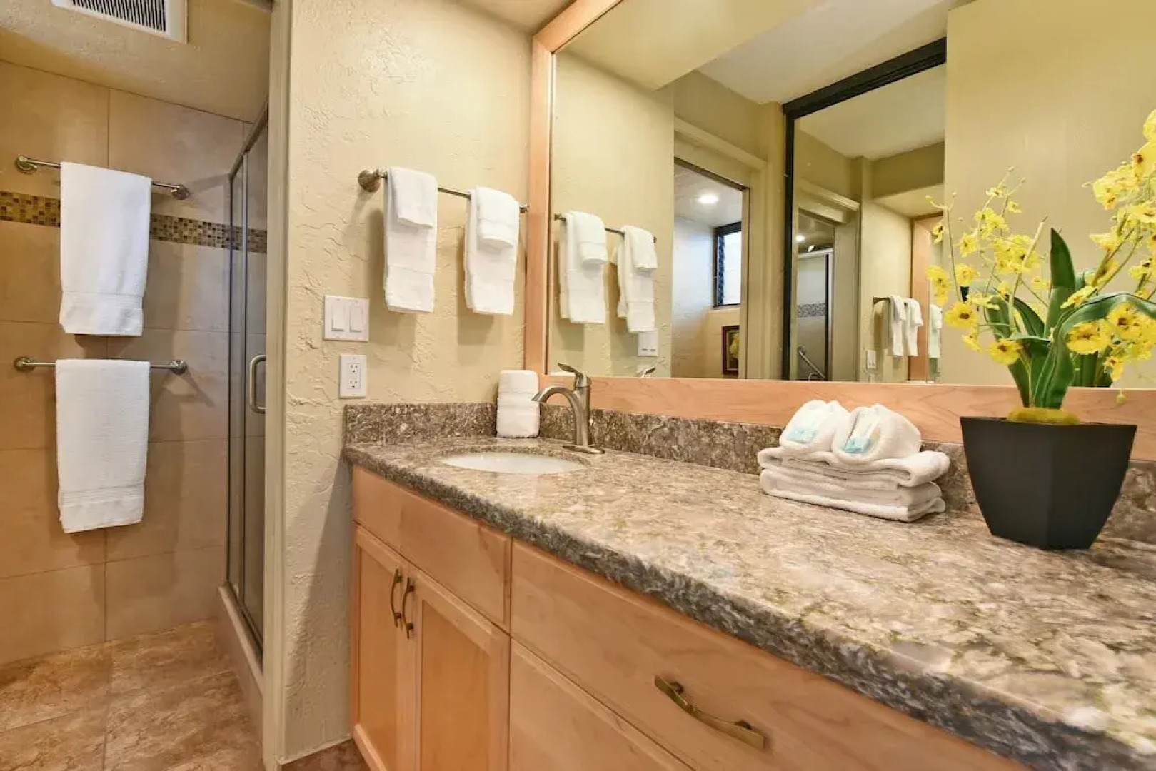 Papakea #b207 Studio Bedroom Condo by RedAwning