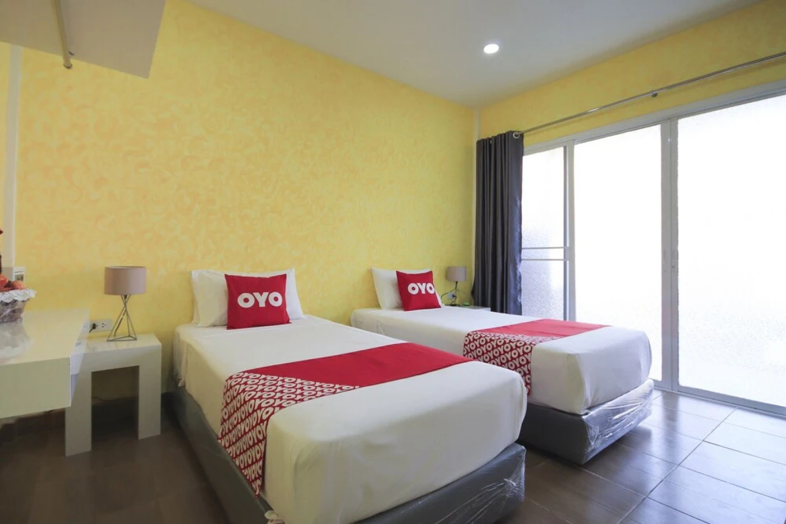 Ban Elephant Blanc Bungalow