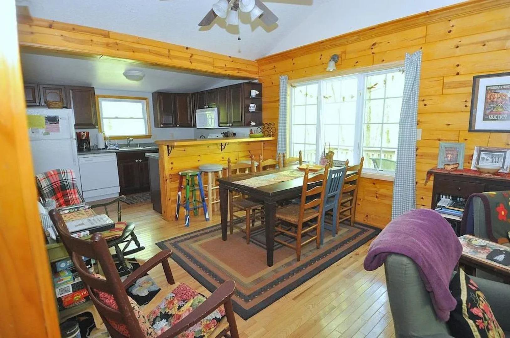 Cabin at Sleepy Creek - Charming Cabin
