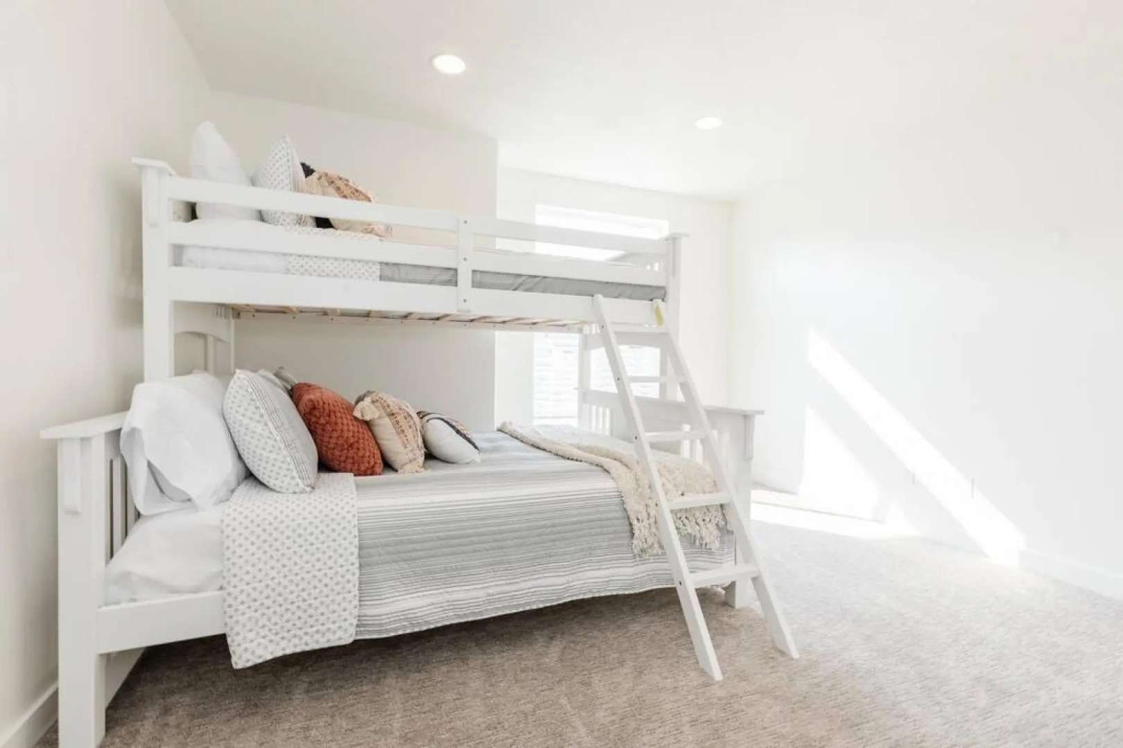 Bear Lake Beautiful Brand New End Unit