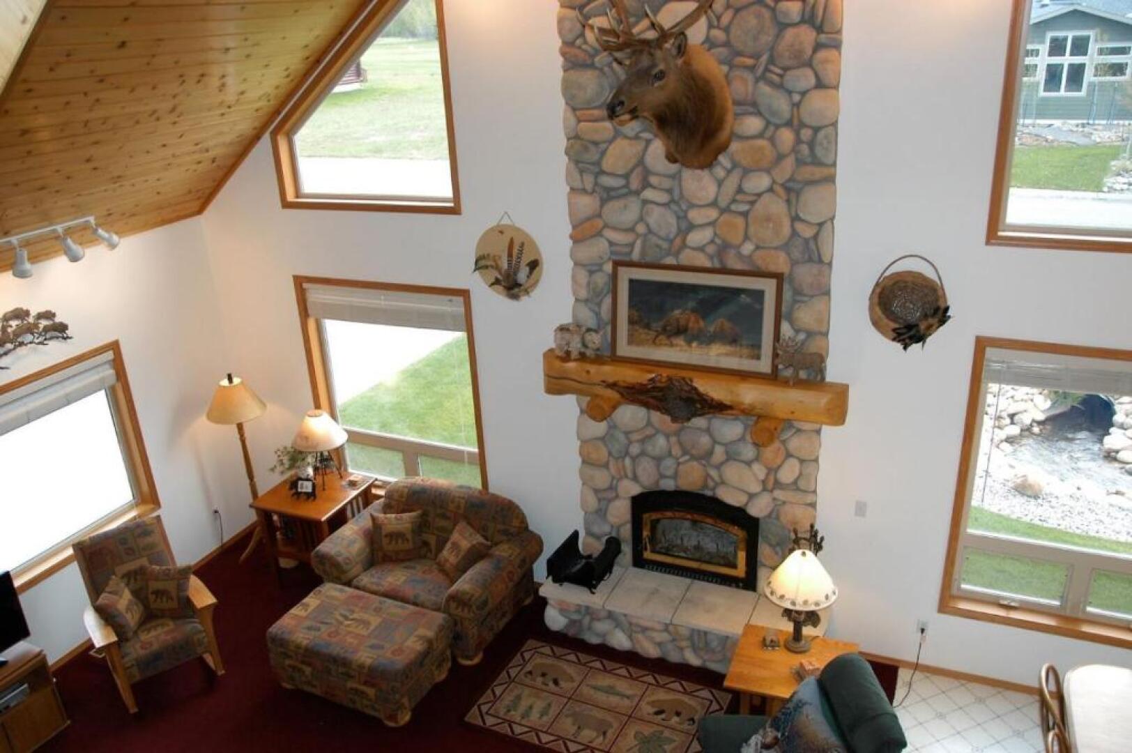 Mountain-view-tee-and-ski