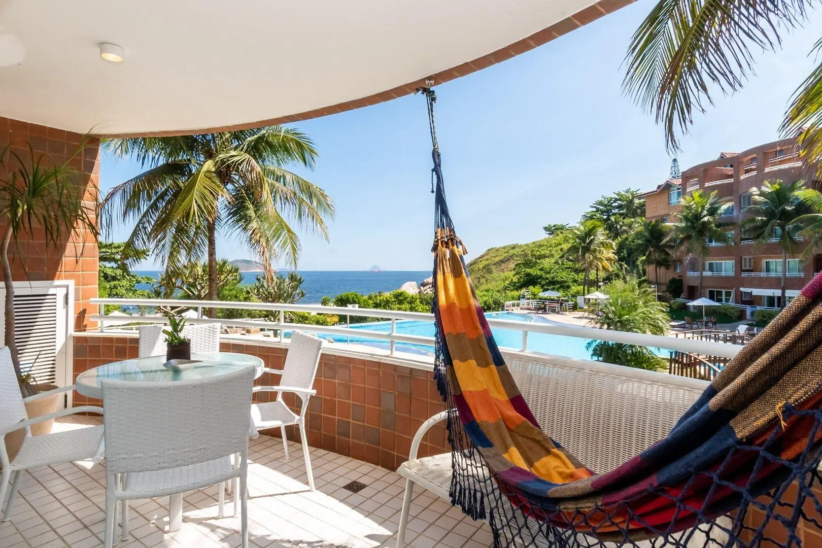 Frente-mar com 2Qtos em Camboinhas | GMO 1153/207