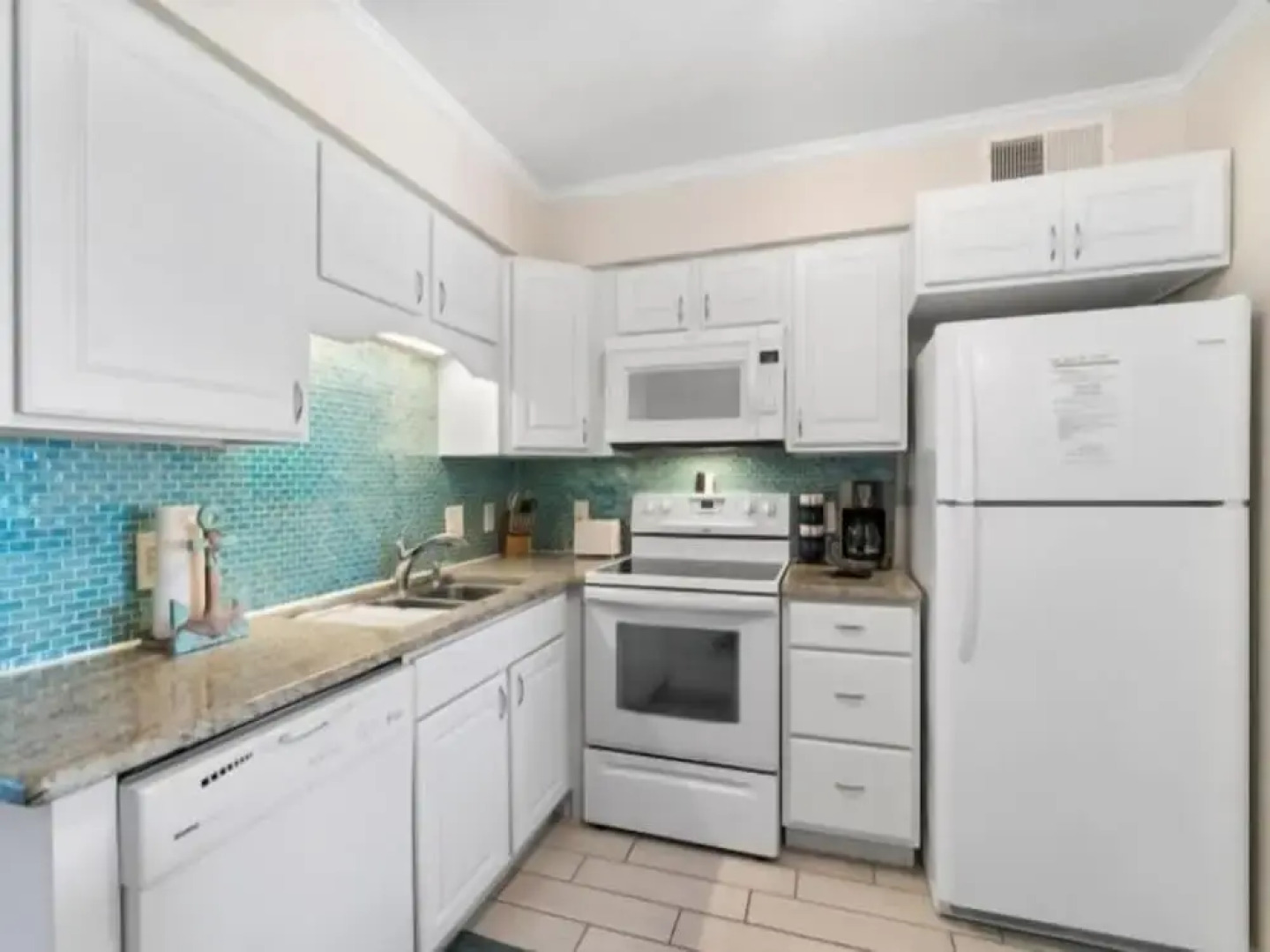 Ocean Time - Steps To The Beach! Carolina Beach Charm Surrounds You When Your On Ocean Time! 2 Bedroom Condo by Redawning