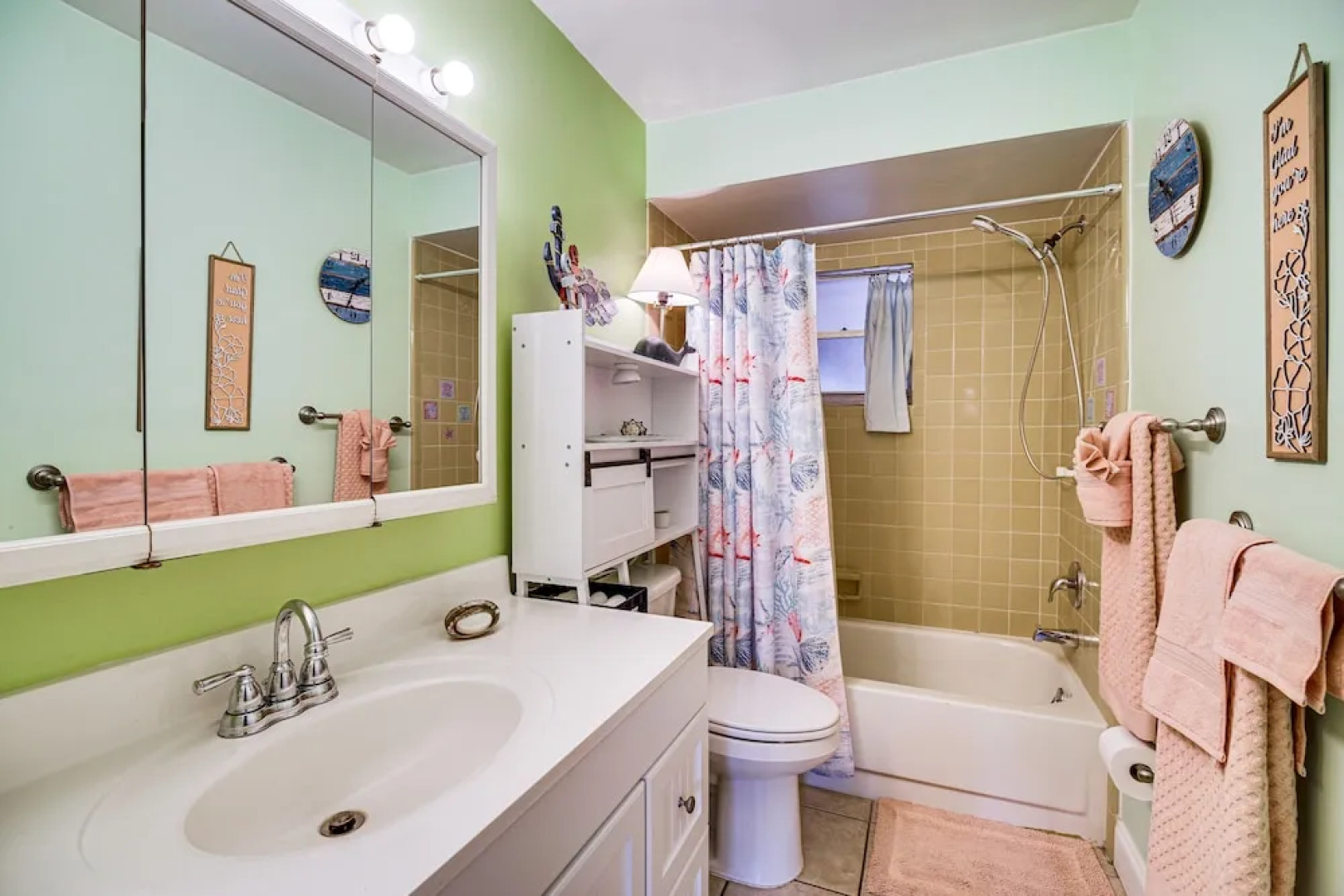 Lovely Merritt Island Home w/ Kayak + Fire Pit!