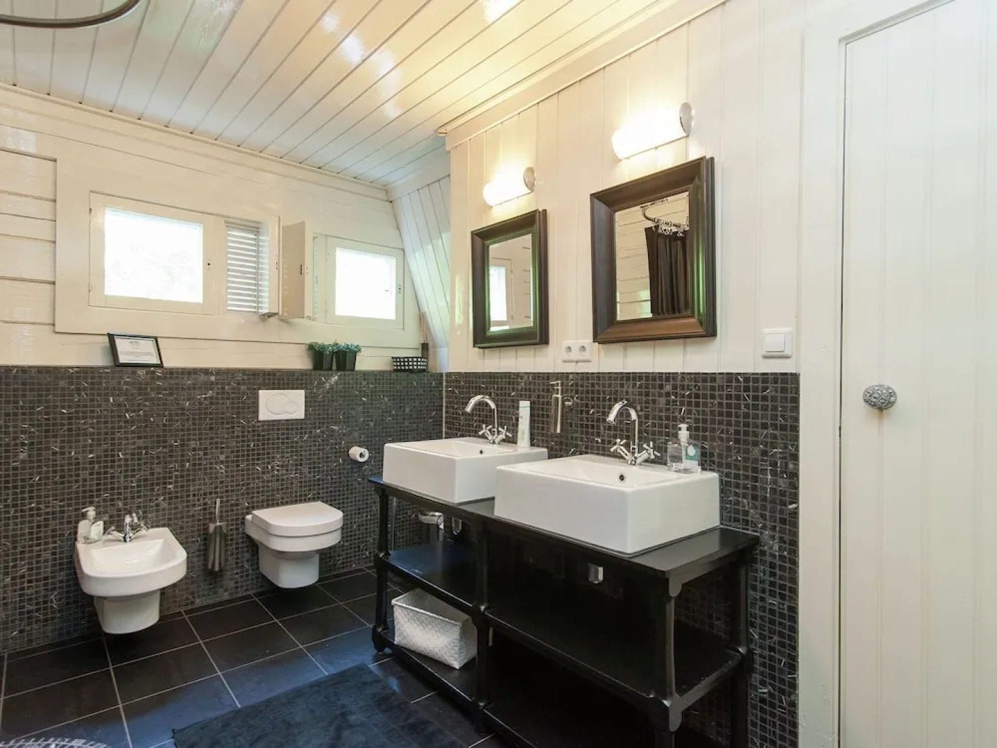 Upscale Mansion in Huisduinen North Holland With Garden