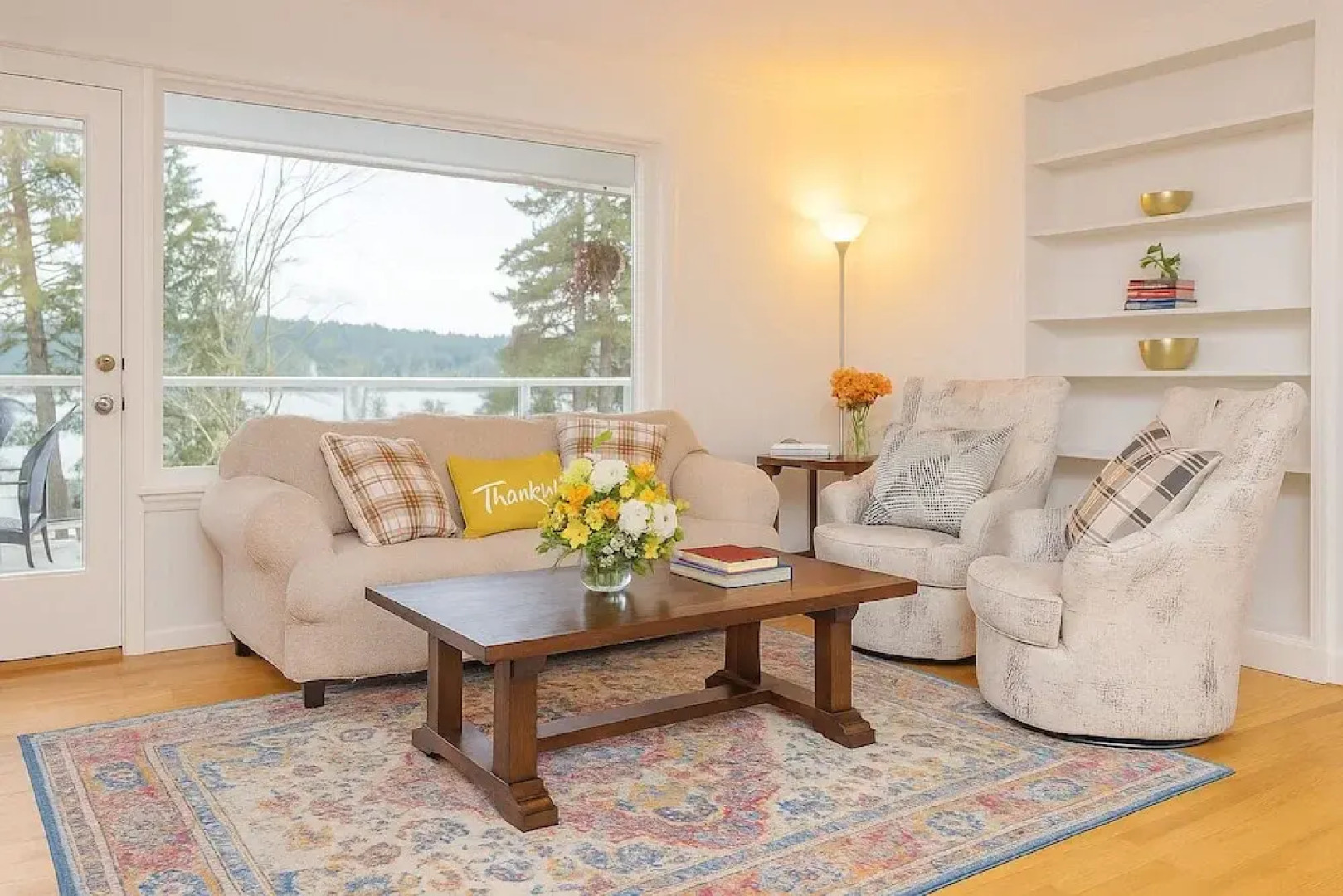 Luxury 180 degree Lake View