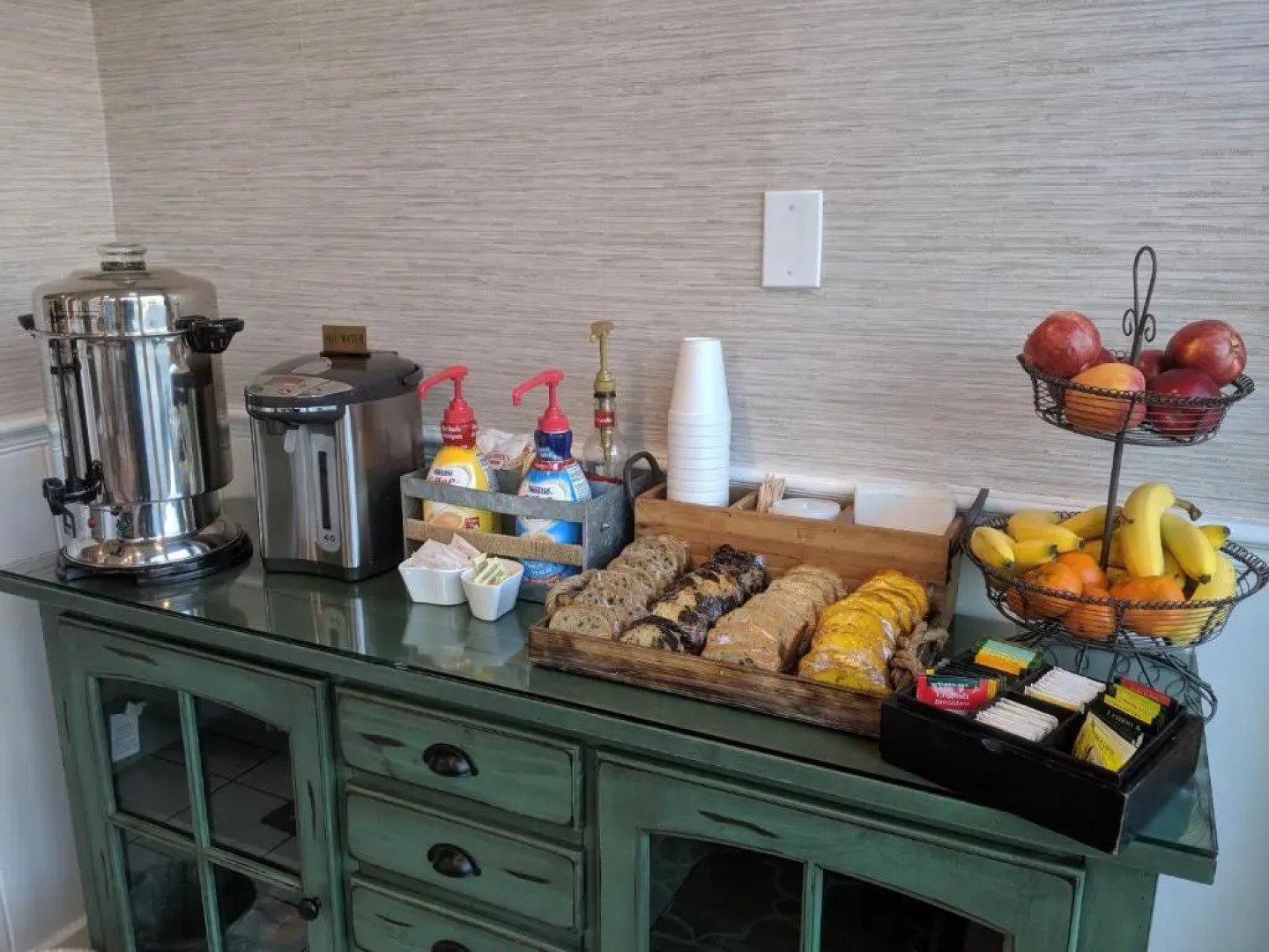 Shoreline Suites & Cabana Cottages