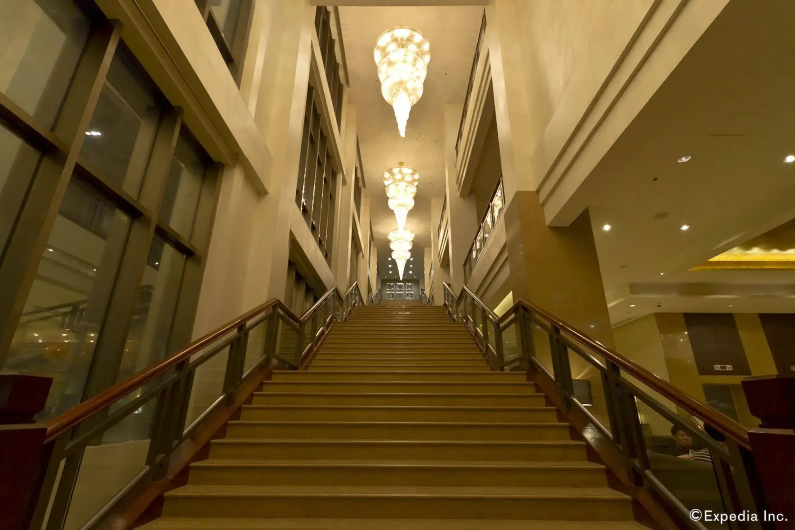 Mandarin Plaza Hotel