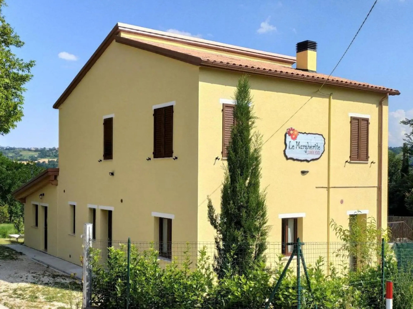 Majestic holiday home in Montefalcone Appennino with garden