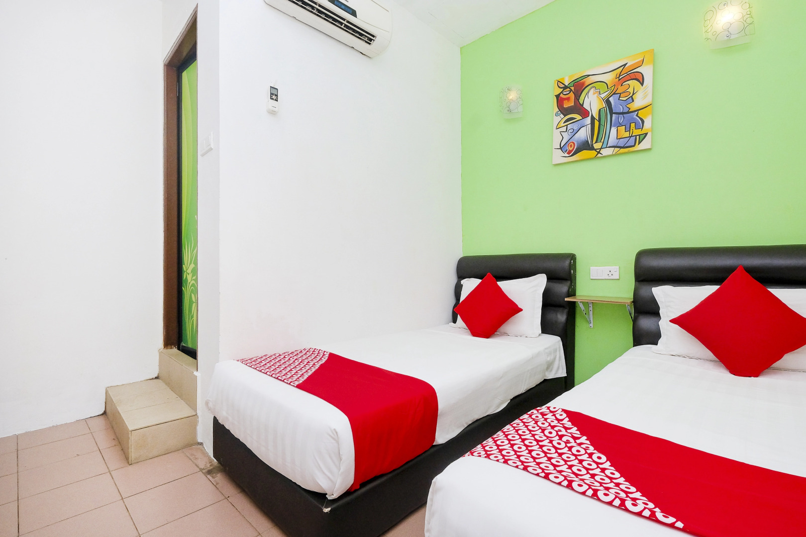 OYO 850 Gold Star Hotel