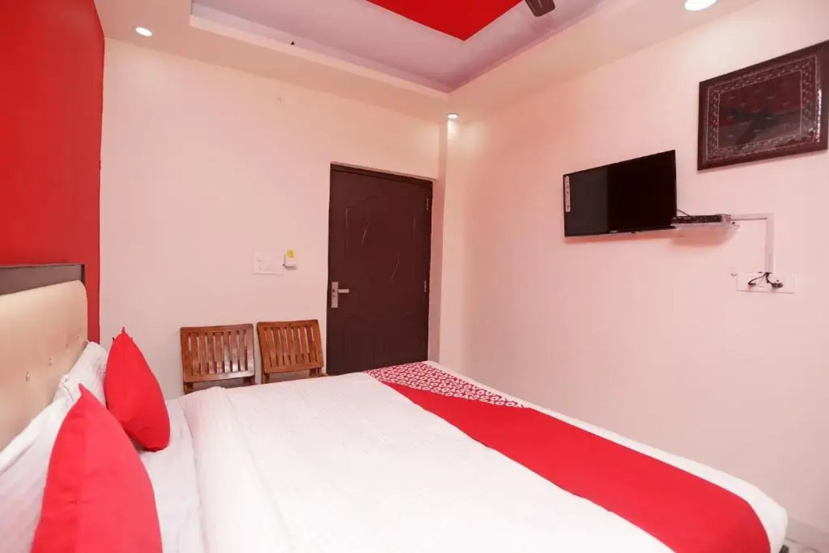 Super OYO 14332 Raj Palace