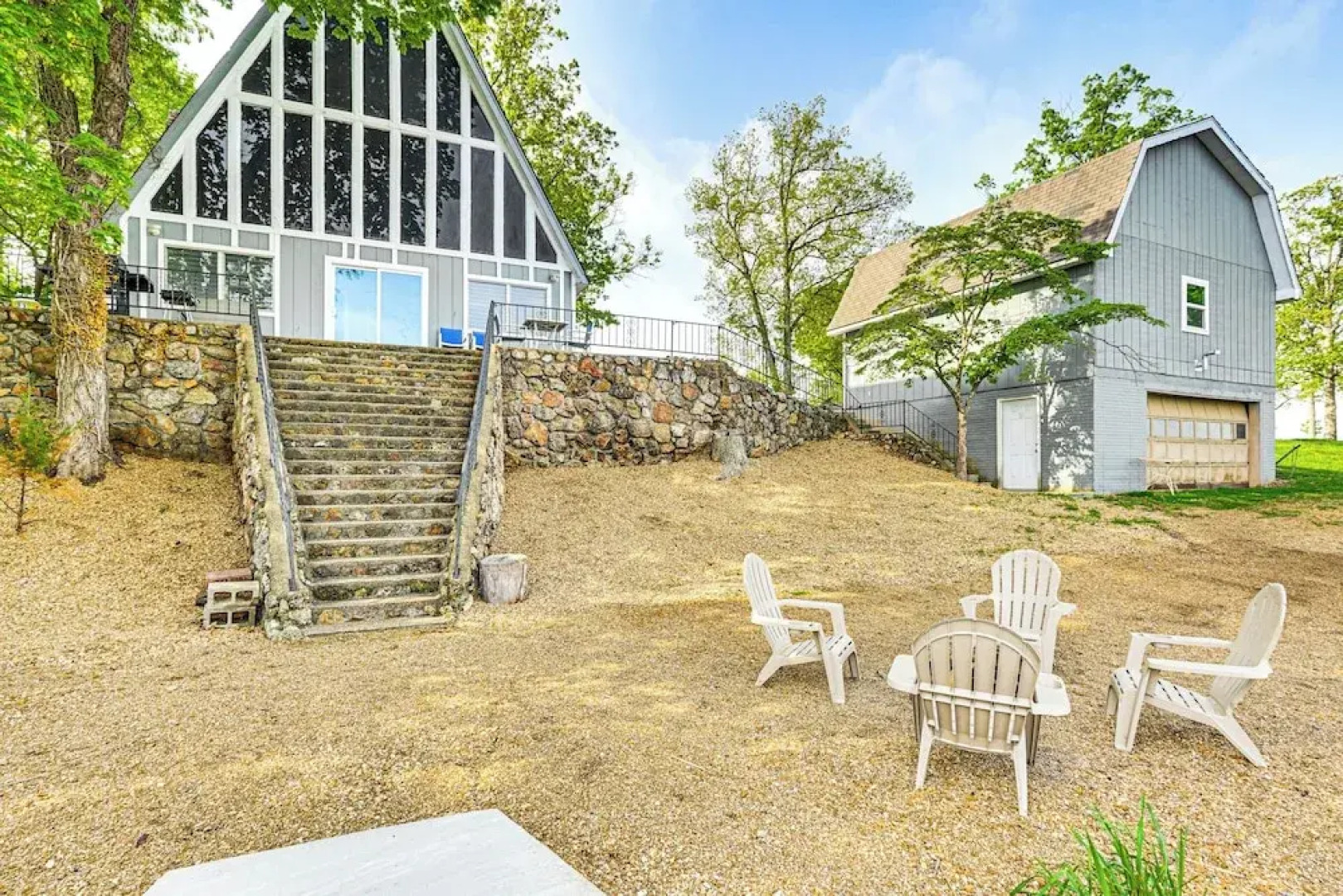 Waterfront Yard, Dock + Game Room: Linn Creek Home