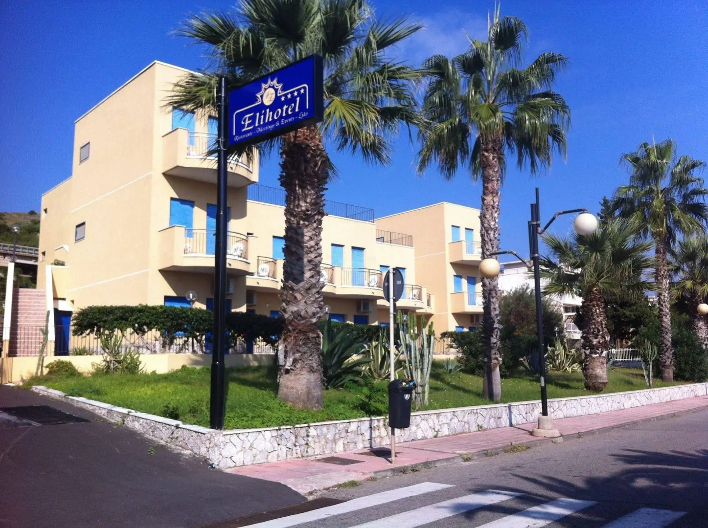 EliHotel