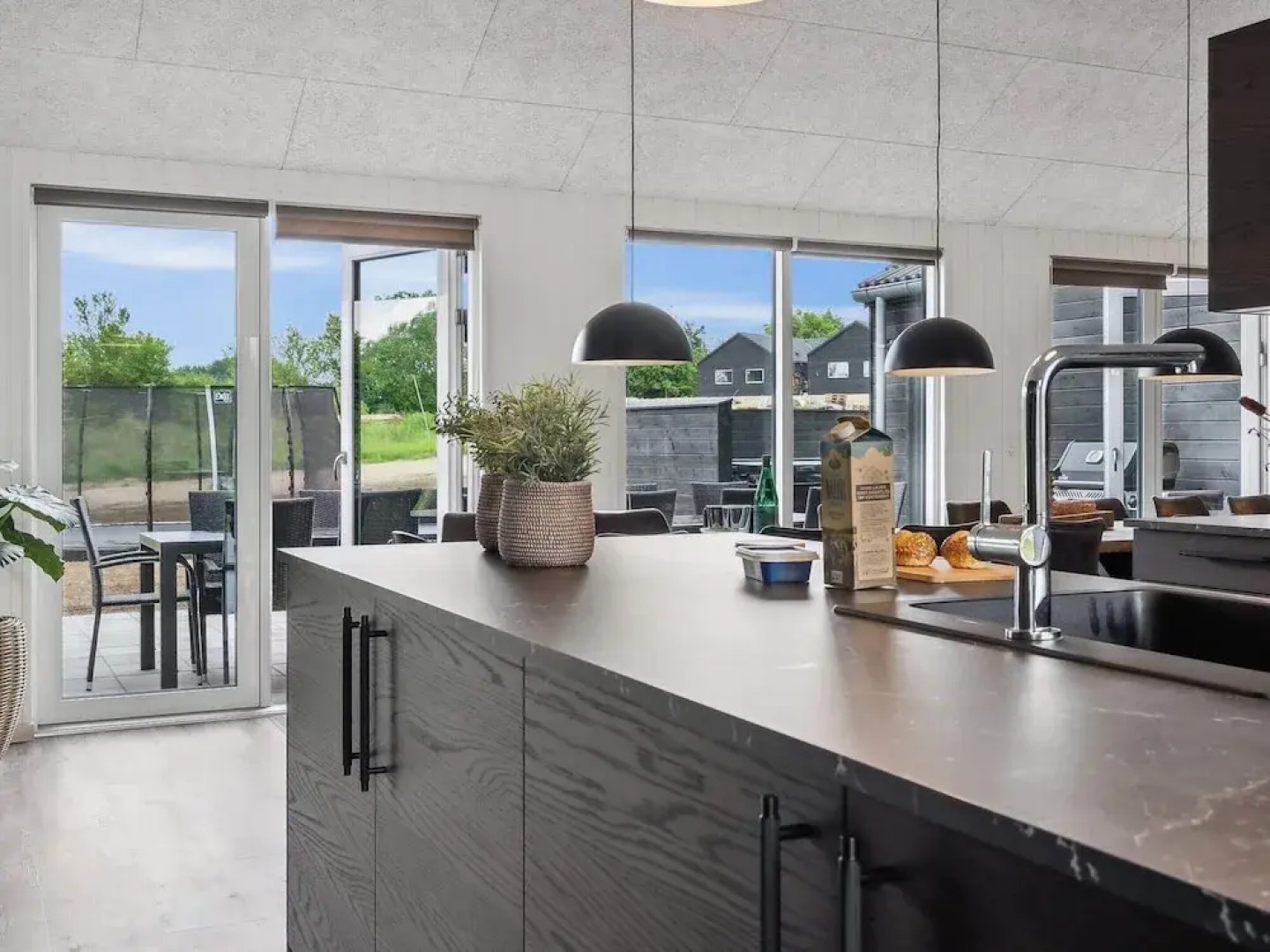 Spacious Retreat Near Beach - By Traum Ferienwohnungen