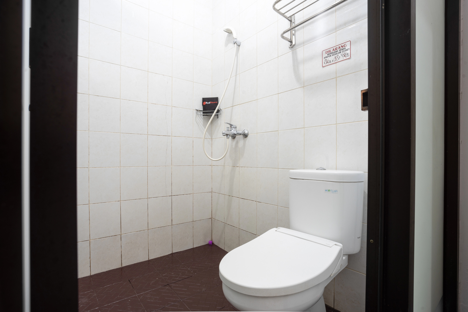 RedDoorz near Eka Hospital BSD City