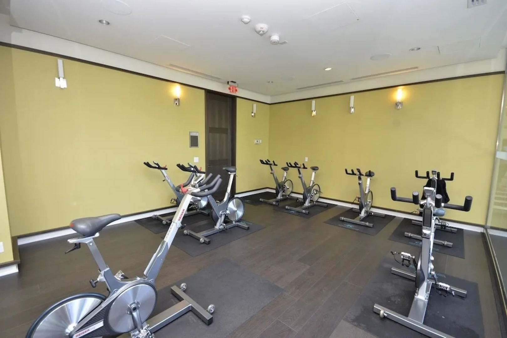 Whitehall Suites - Front Street West